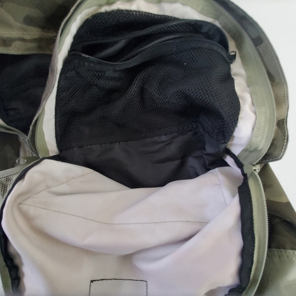 Victoria's Secret Campus Backpack Green Camo Print Roomy Padded Straps Carry All - Picture 12 of 16